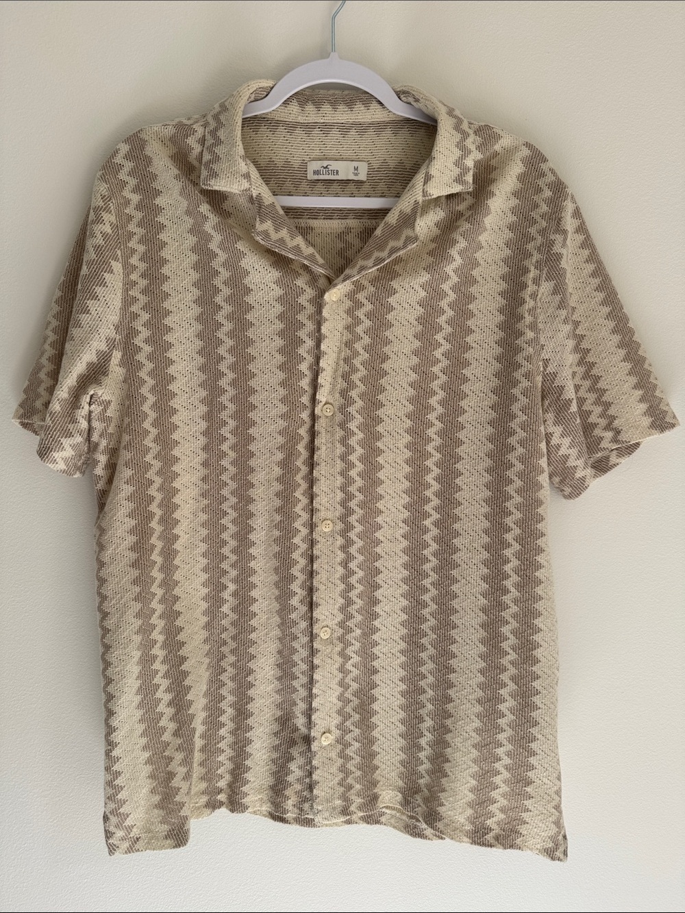 Hollister Beige & Cream Zigzag Knit Short Sleeve Button-Up